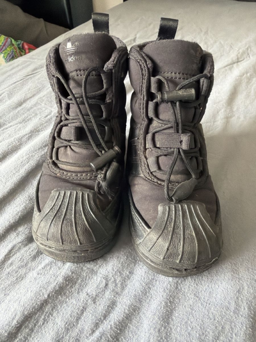 Adidas Scarpe per ragazzi: Adidas Winterstiefel Kinder Grösse 22 – Usato da Laufen venduto da le-noumi
