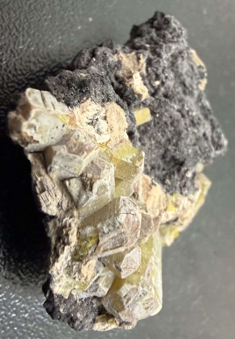 Minerali & Pietre curative: Ettringite, Kuruman, Namibia (4b45) – Nuovo (secondo la descrizione) da Muri b. Bern venduto da Gemmes 2