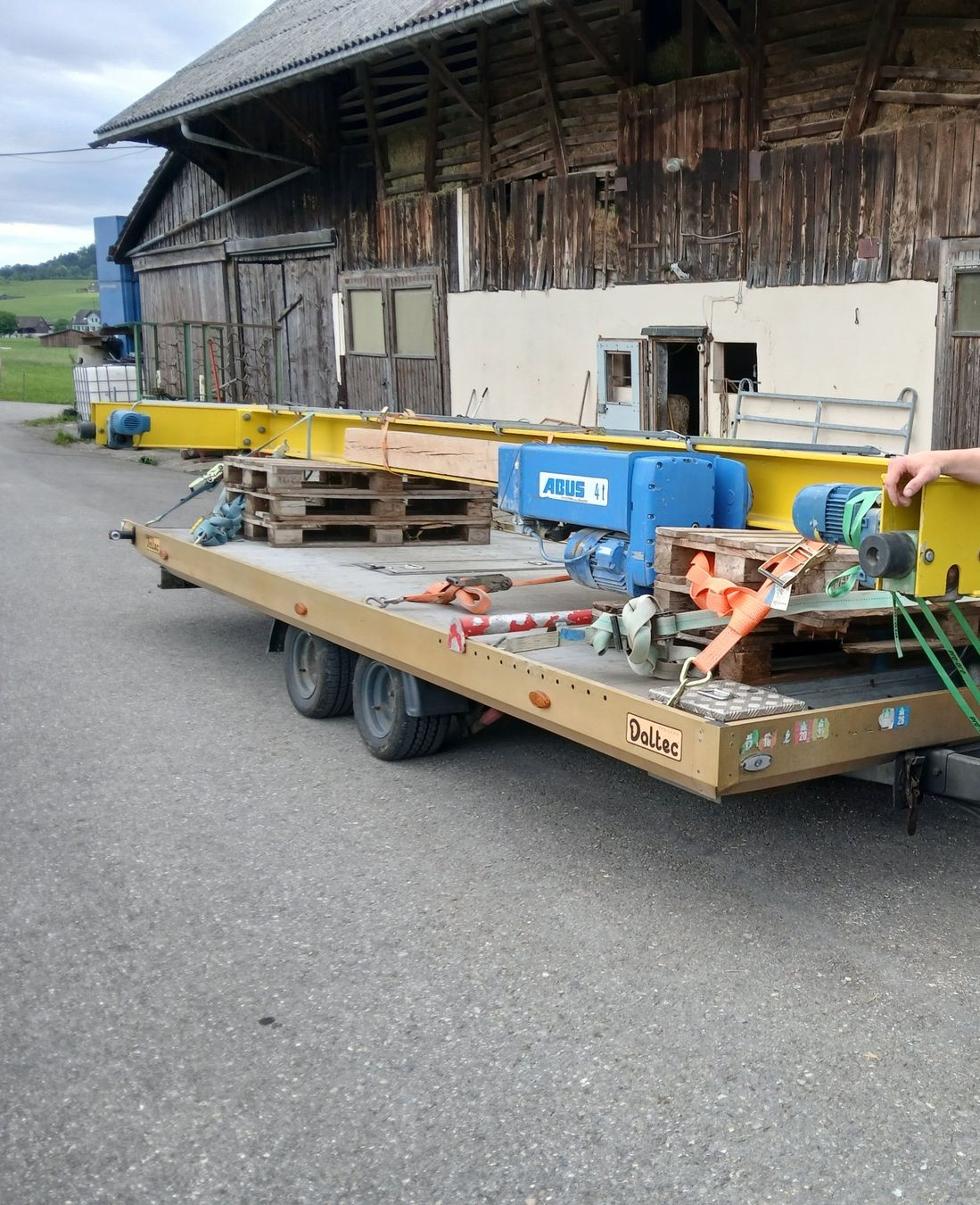 Grues: Hallenkran Abus 4T mit Funkfernbedienung – D'occasion à Gutenburg par Mkt53