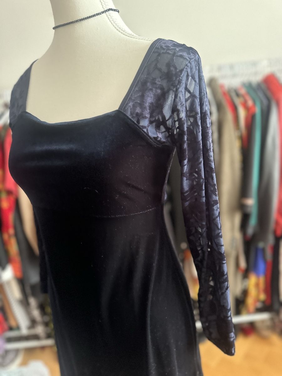 H&M Robes: Wunderschönes Samtkleid von H&M – D'occasion à Zürich par PuraVida111 1