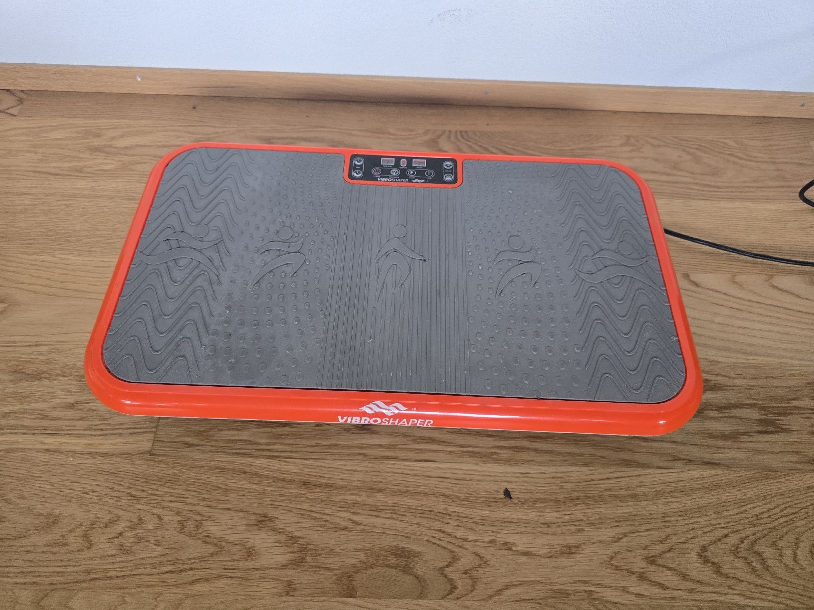 Vibroshaper Hometrainer: Vibroshaper Vibrationsplatte mit Fernbedienung – Usato da Liebefeld venduto da Oberson98 1
