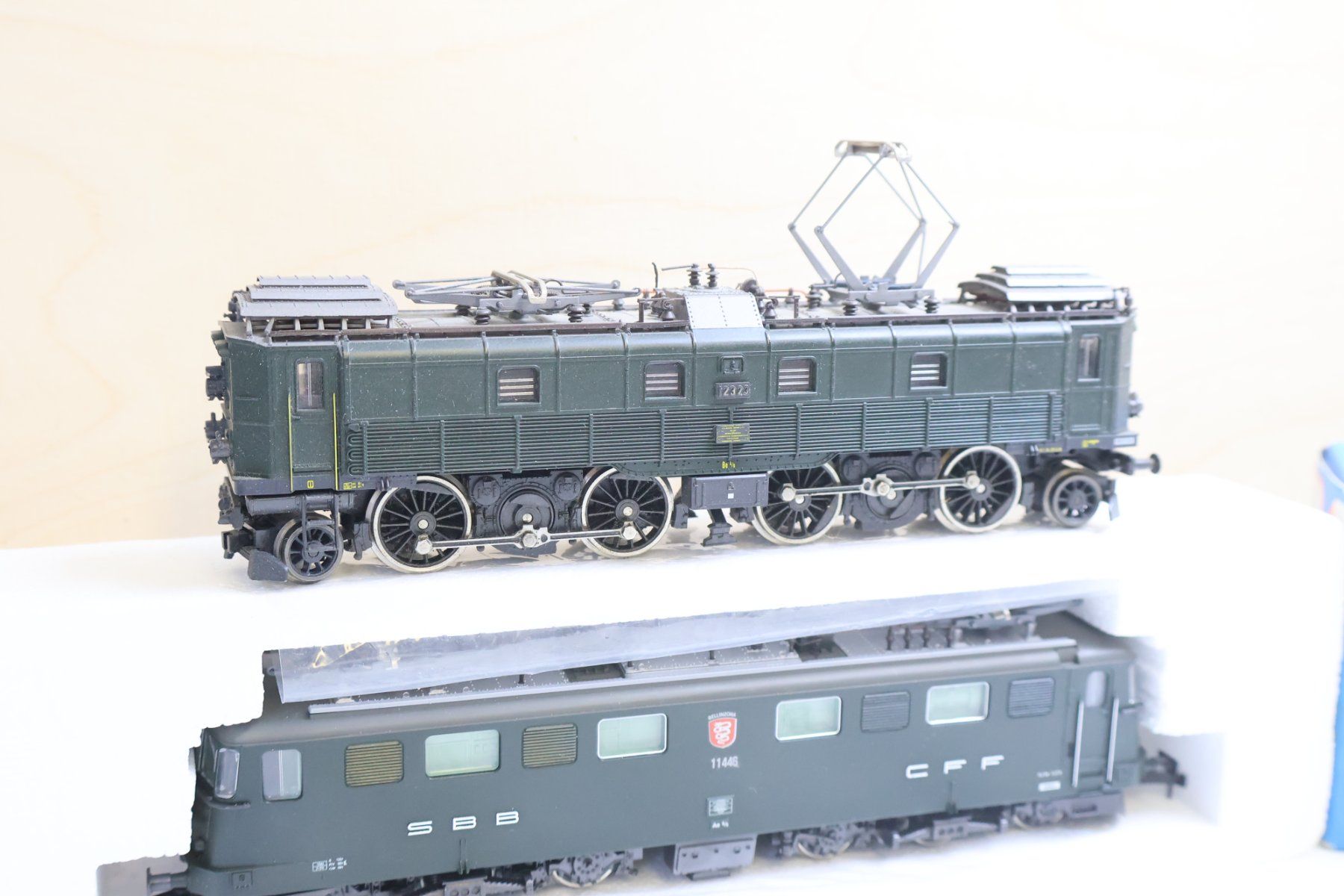 Roco Modelleisenbahnen: ROCO SBB Ae 6/6 + Be 4/6 E-Lok - H0 DC Doppelpack – Gebraucht aus Winterthur von Monstera 4