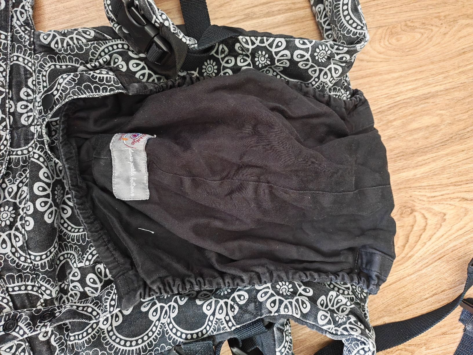 Ergo Baby Marsupi portabebè: Ergobaby Petunia Pickle Bottom Bio Baumwolle Trage – Usato da Cham venduto da julayla 1