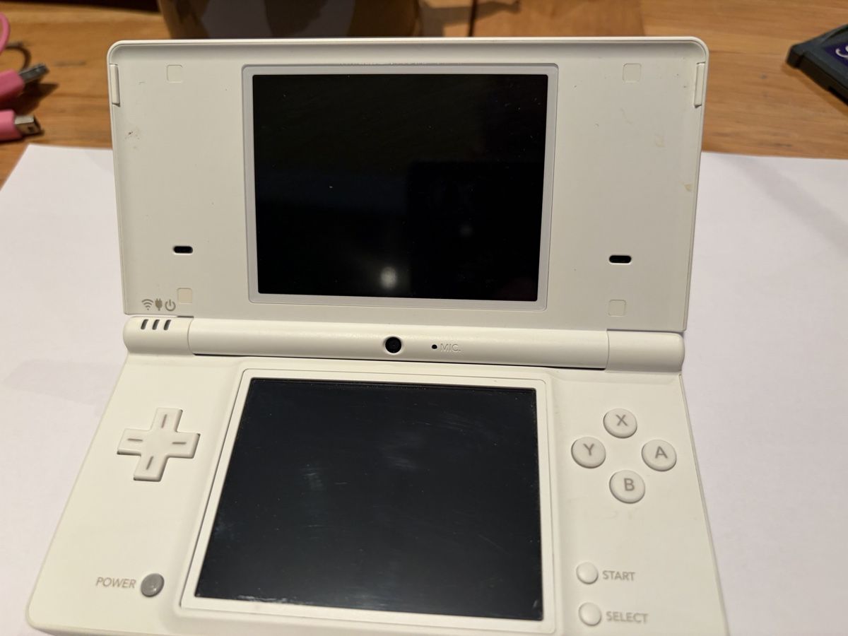Nintendo Console: Nintendo DSi en édition limitée Pokémon Reshiram & Zekrom – Usato da Echallens venduto da JAR69 3