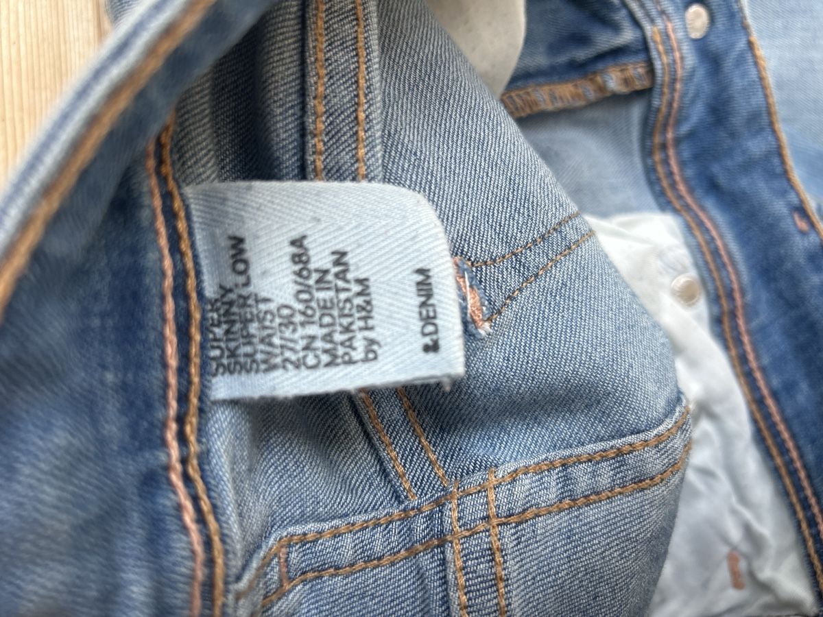 H&M Jeans: Jeans Super Skinny, Grösse 27/30 – Nuovo (secondo la descrizione) da Iseltwald venduto da Waldisch 2