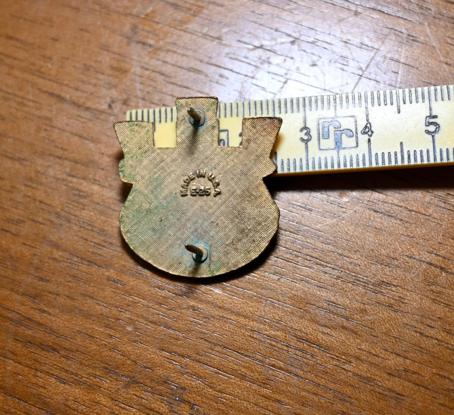 Placchette & Badge: VINTAGE US Army - 130th Engineer Brigade Emaille Pin – Usato da Pfaffhausen venduto da mono_rec 1