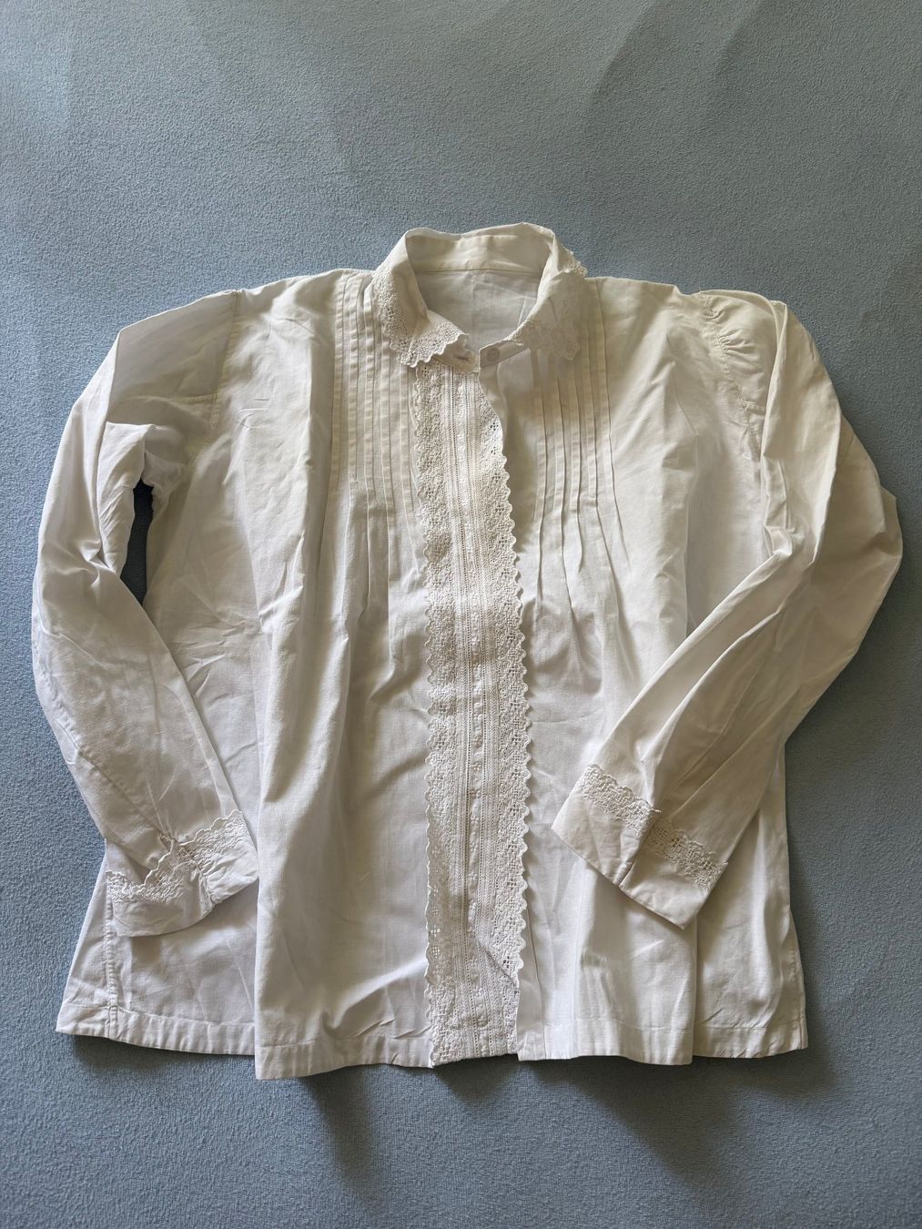 Ensembles & Tailleurs: Antike Bluse und Nachthemden – D'occasion à Zollikerberg par vallicip 1