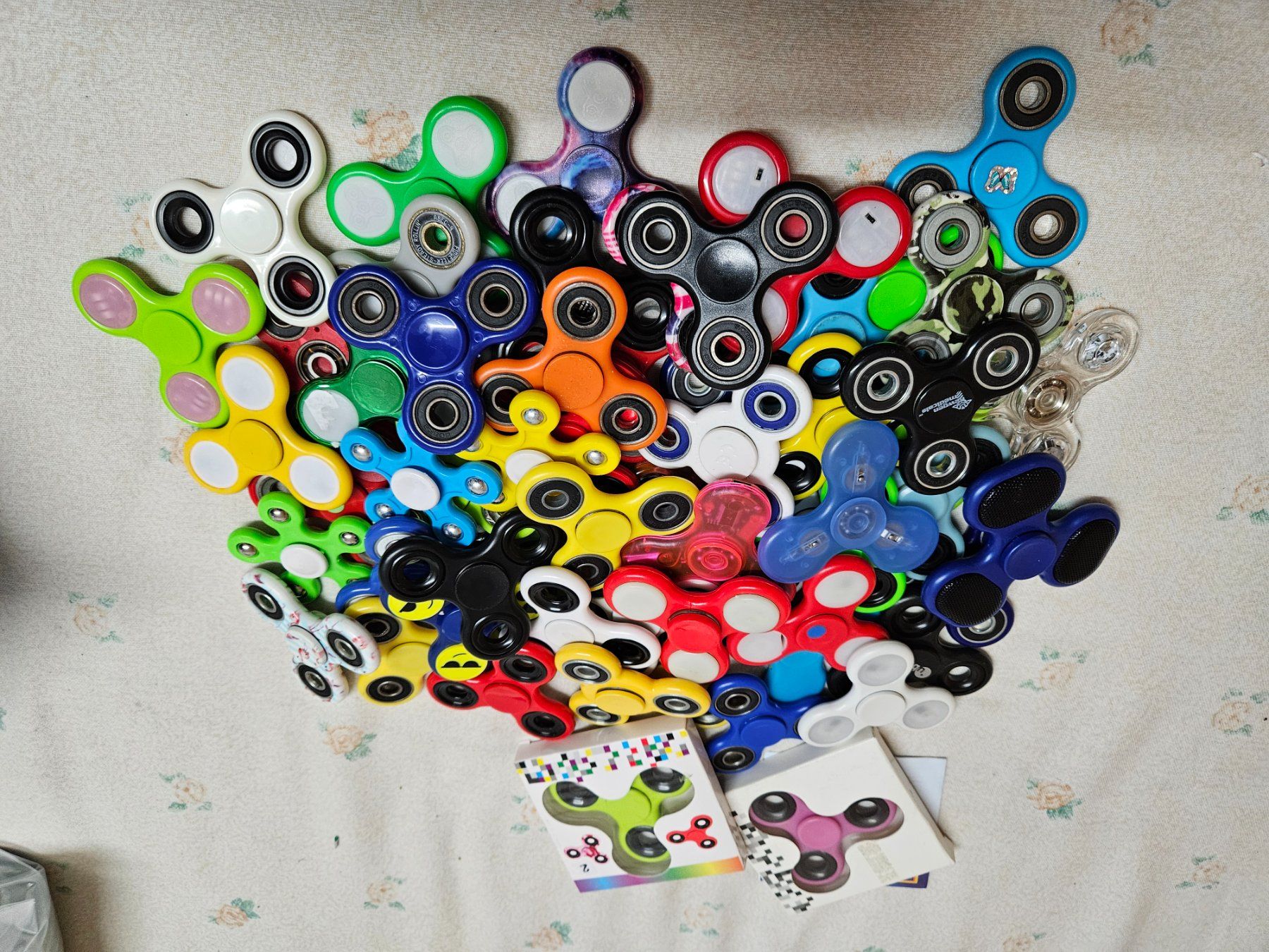 Jouets: fidget spinner – D'occasion à domat/ems par rokj