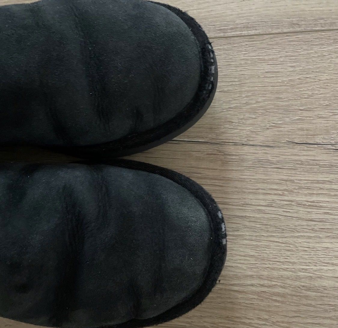 Chaussures femmes: Black UGG shoes  – D'occasion à Genolier par notzoe 4