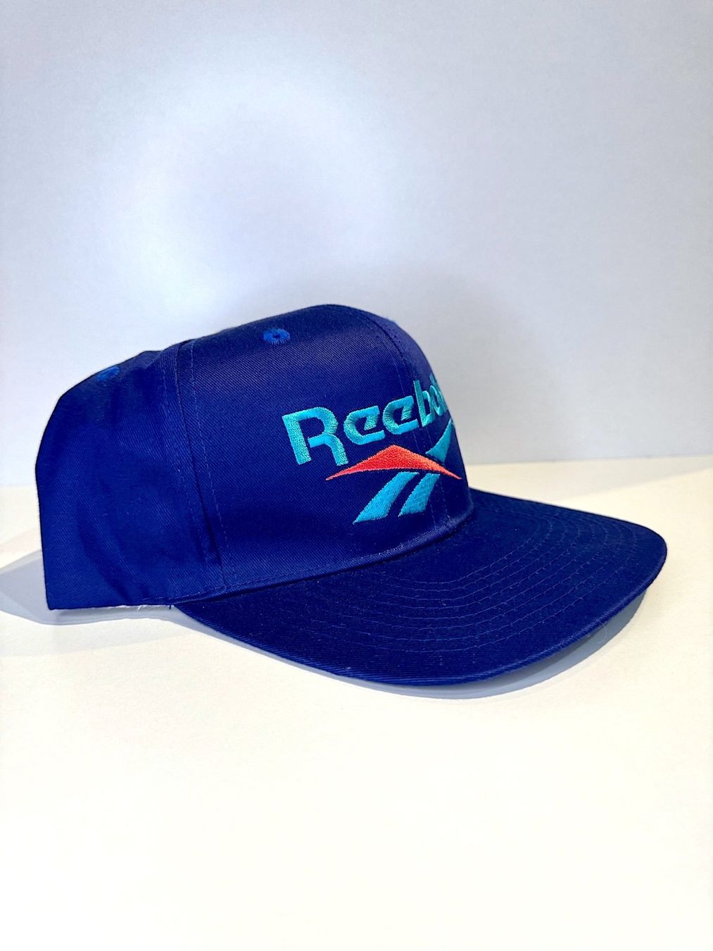 Reebok Copricapi, berretti & cappellini: VINTAGE 90s REEBOK "BIG LOGO" SNAPBACK CAP HAT – Nuovo (secondo la descrizione) da Cortaillod venduto da Stay_Alive_vtg_CAP 1