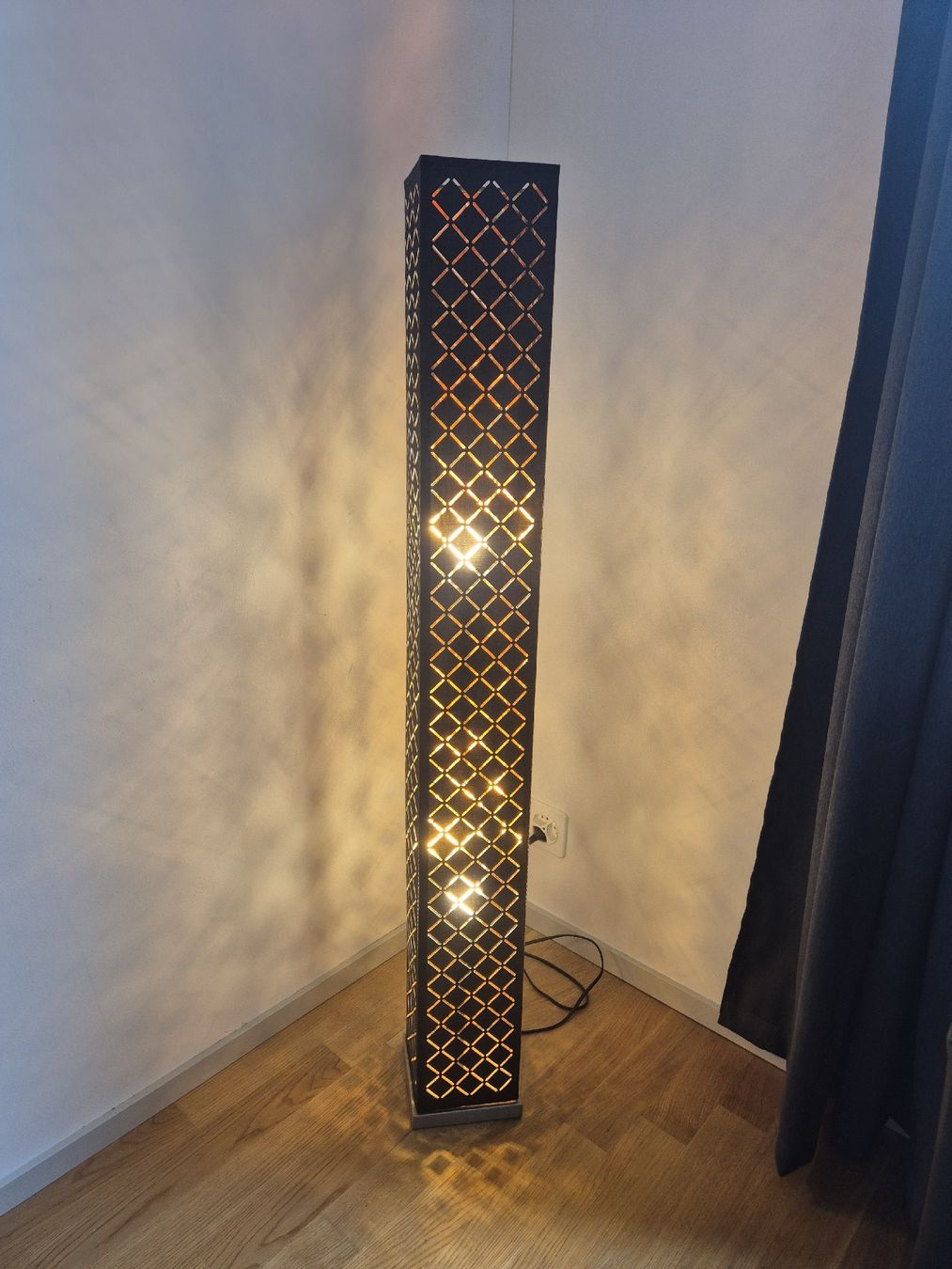 Lampade: Stehlampe dunkel 120cm hoch – Usato da Luzern venduto da bam_qr5p 1