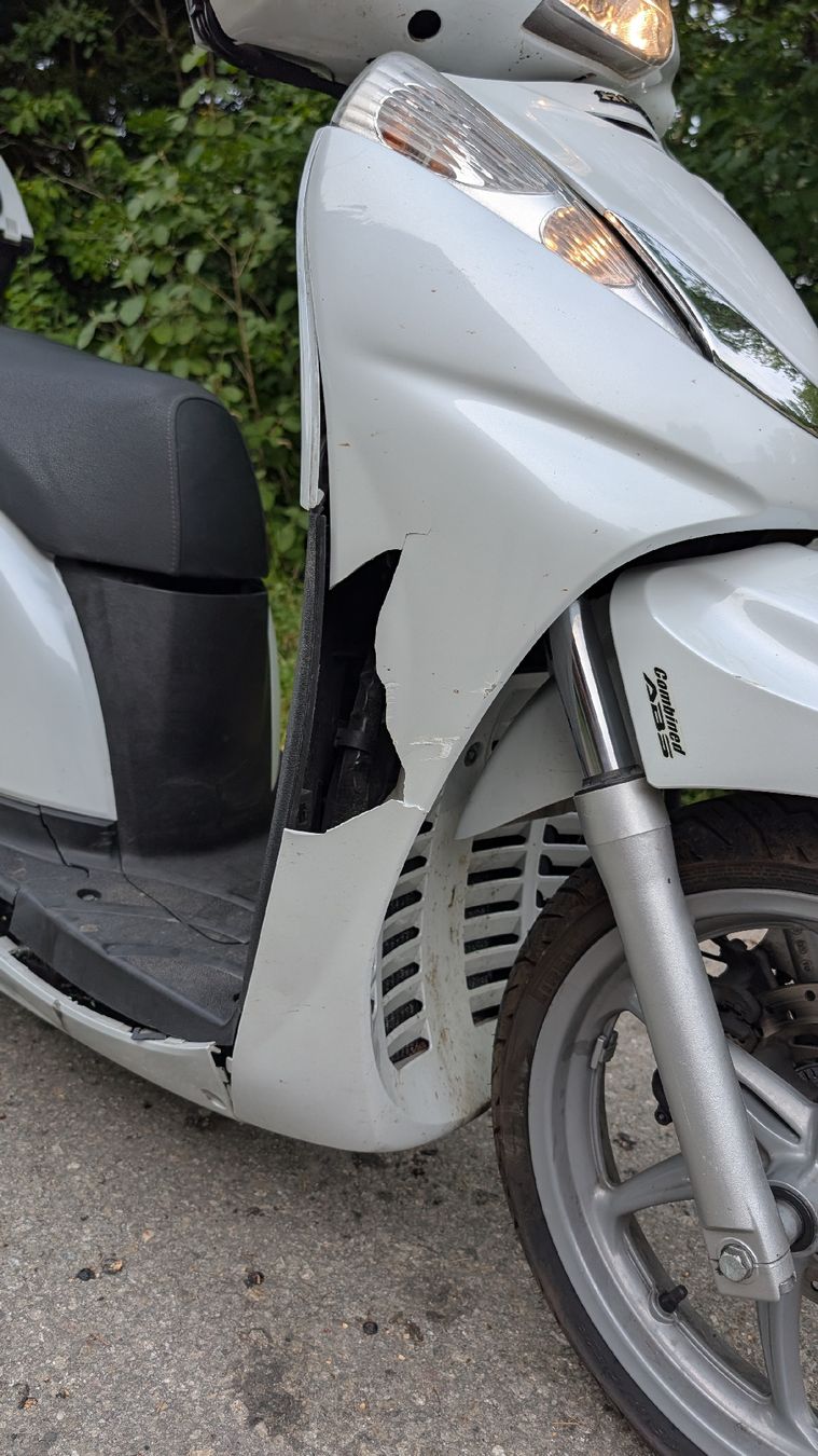 Honda Scooters: Honda SH 300 AR + AKRAPOVIC  – Gebraucht aus Dübendorf von vel_k2g6 8