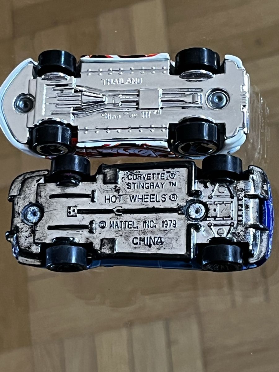 Hot Wheels Modellautos: Zwei Chevrolet Corvette Stingray in Matchbox Grösse – Gebraucht aus Basel von EdiEberle 5