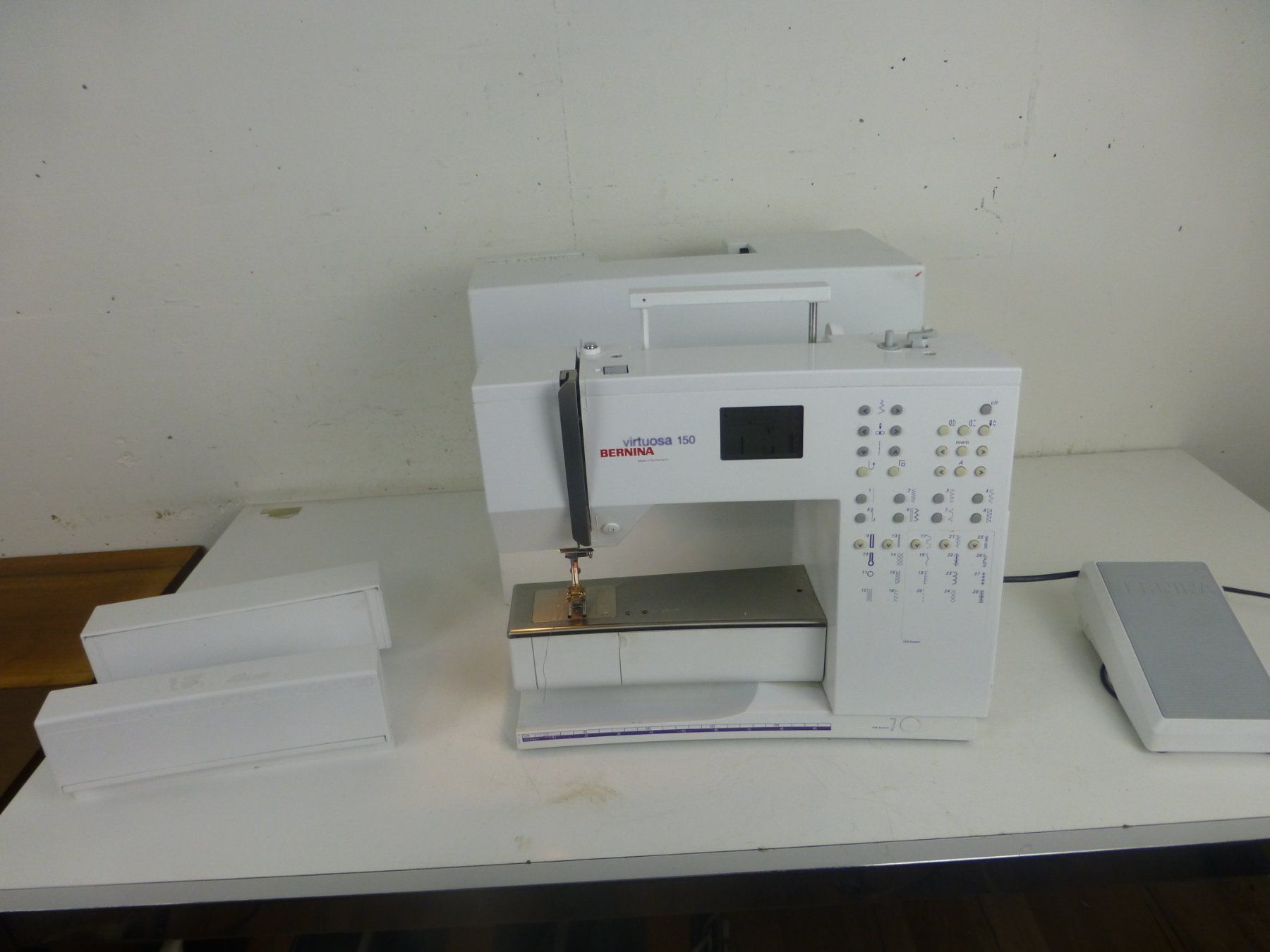Bernina Macchine da cucire: BERNINA Virtuosa 150 mit Original Koffer – Usato da Fahrweid venduto da ekv 1