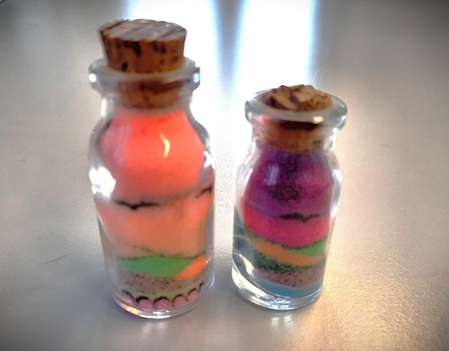 Tutte le decorazioni: Sand Kunst in 2 mini Glasfläschchen – Usato da Beinwil am See venduto da Restwert_Beinwil 1