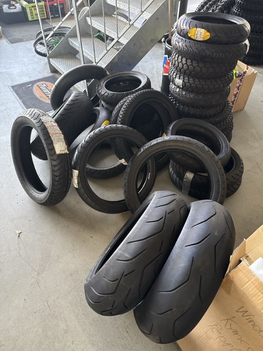 Tutti i ricambio per moto: Motorradreifen Roller, Restposten – Usato da Buochs venduto da 18-84
