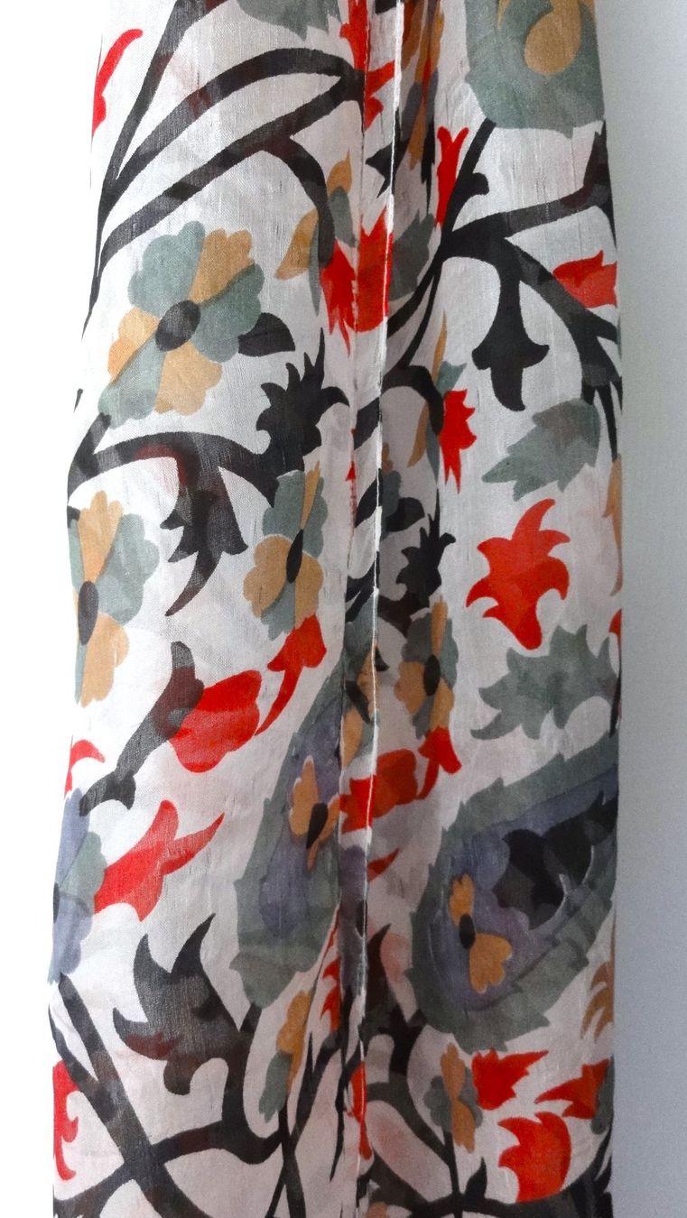 Borse da donna: Echtleder-Tasche schwarz, mit buntem Seidenschal – Usato da Samedan venduto da chickenrun01 4