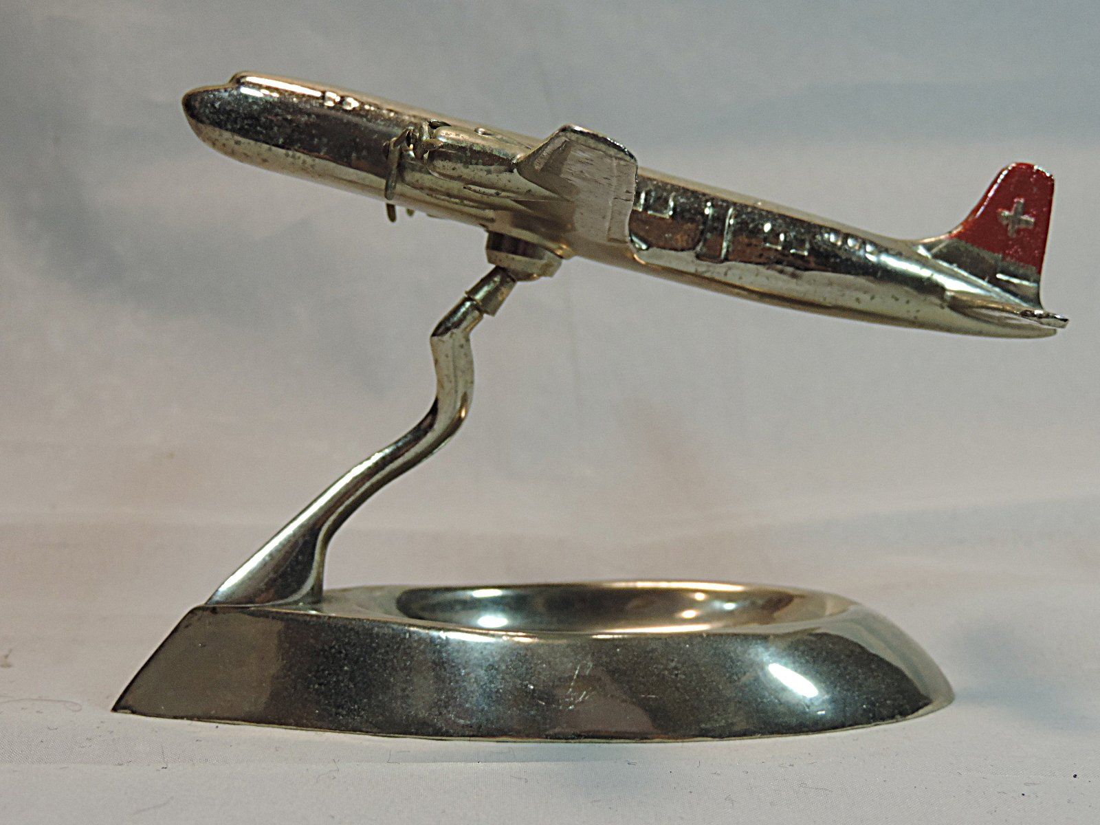 Swissair Aschenbecher: Swissair Flugzeug Aschenbecher DC-6 – Neu (gemäss Beschreibung) aus Duggingen von doogbua