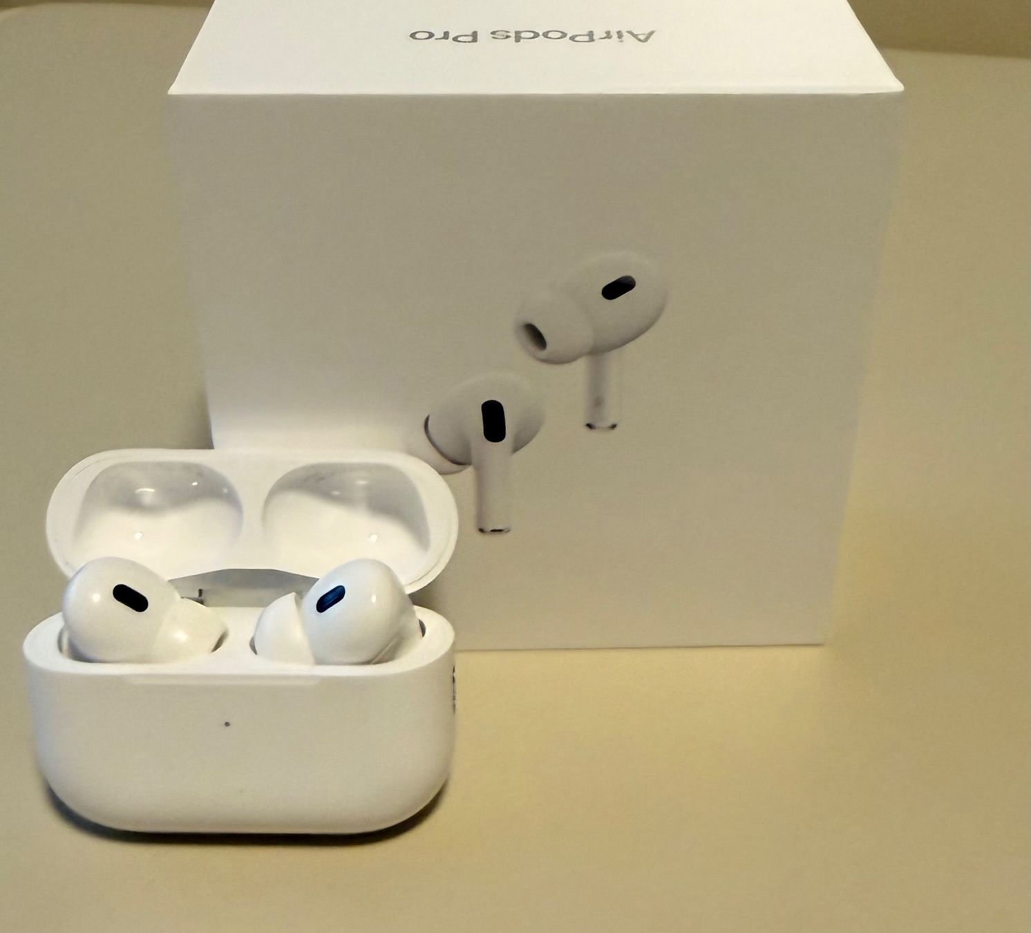 Apple Cuffie: AirPods Pro 2nd Generation mit MagSafe Ladecase Kopfhörer – Usato da Zürich venduto da dr.sisi