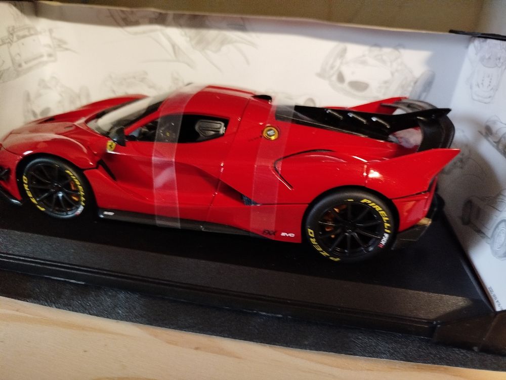Miniature Voiture Auto 1:18 Burago FERRARI FXX-K EVO Diecast