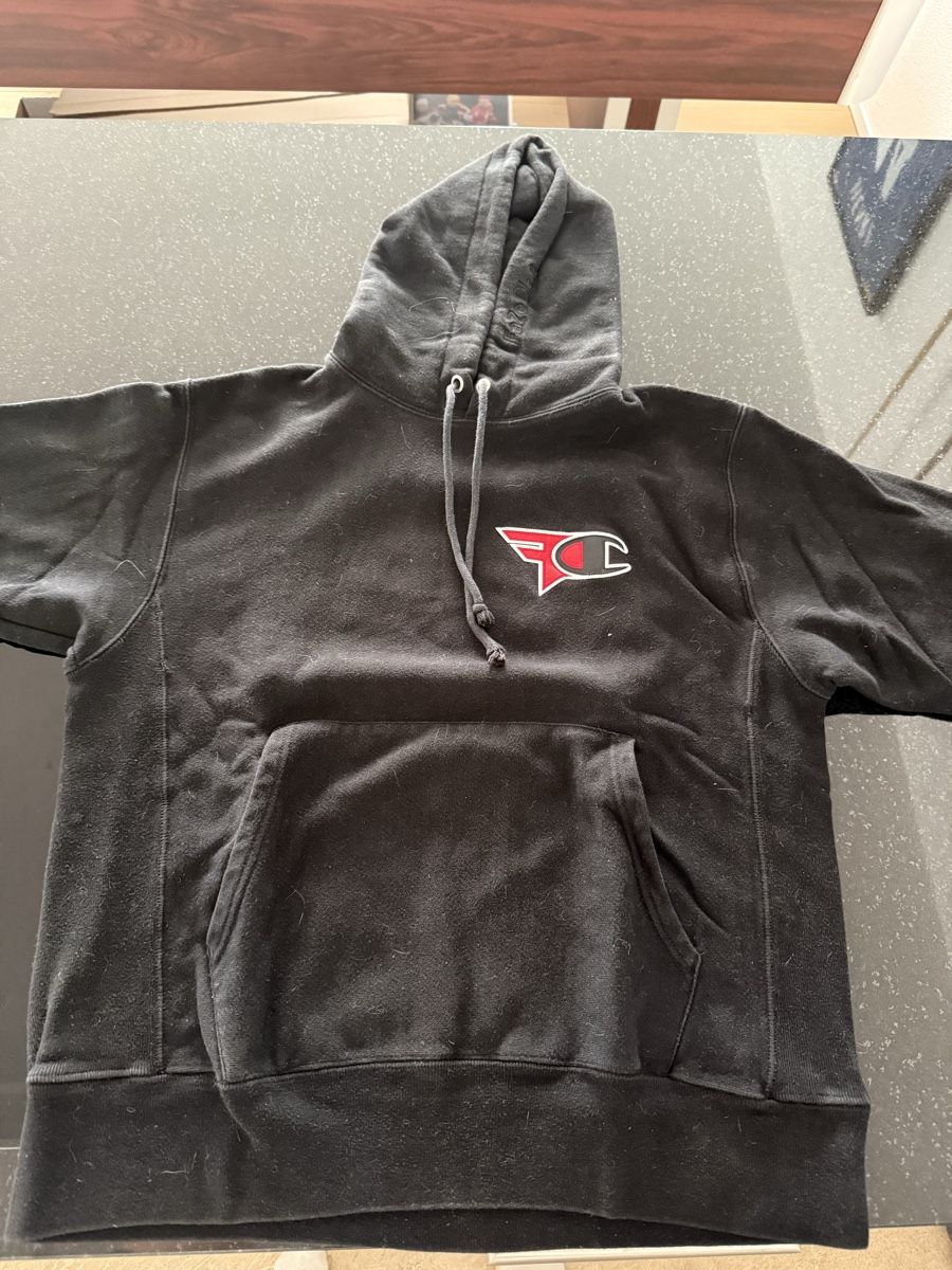 Champion Pullover & Sweatshirts: Faze x Champion Hoodie – Gebraucht aus Goldach von Swiizzy27