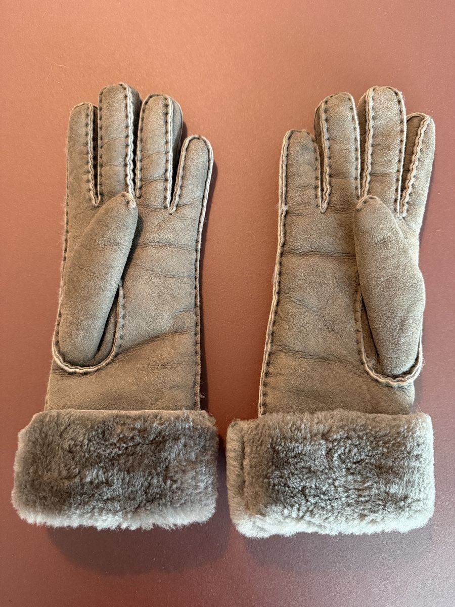 Ugg Guanti & manicotti: UGG Lammfell Handschuhe | grau | S – Usato da Wettingen venduto da Lamadeux 1