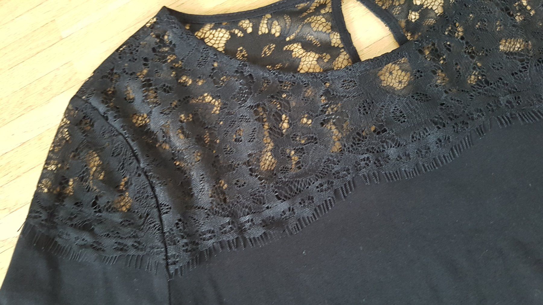 T-shirt: Jolie blouse noire dentelle – Nuovo (secondo la descrizione) da Le Mont-sur-Lausanne venduto da olatiu 2