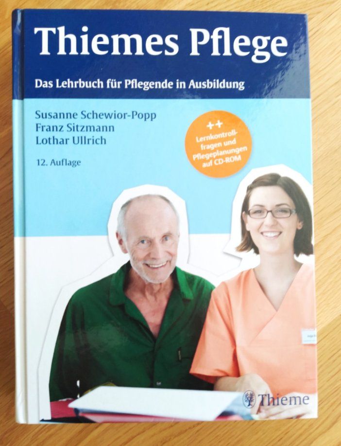 Livres: Thiemes Pflege – D'occasion à Ebnat-Kappel par nadine1994