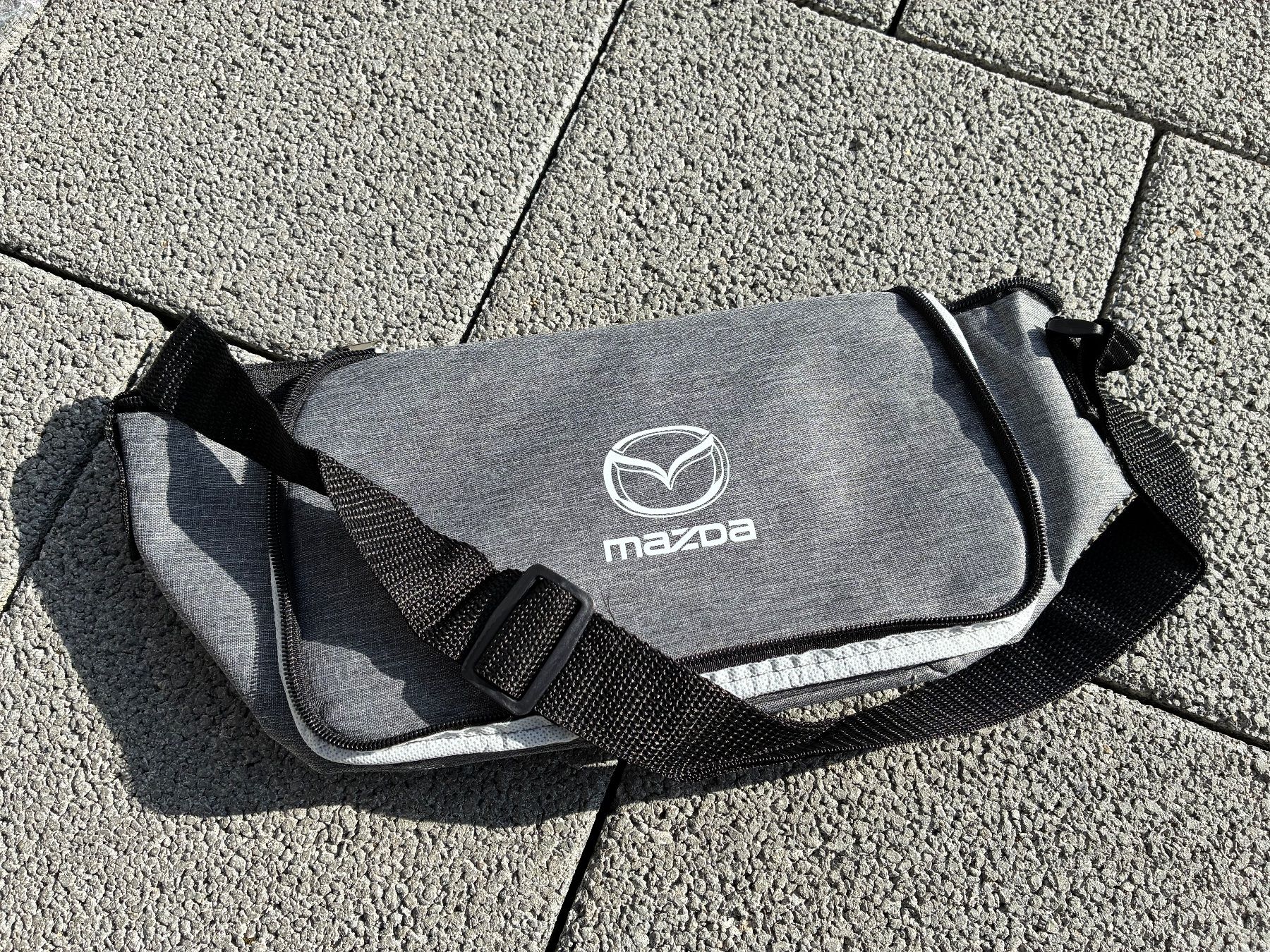 Foulard & Sciarpe: Mazda Fan-Set: Schal und Tasche – Nuovo e nell'imballaggio originale da Horw venduto da adler65 1