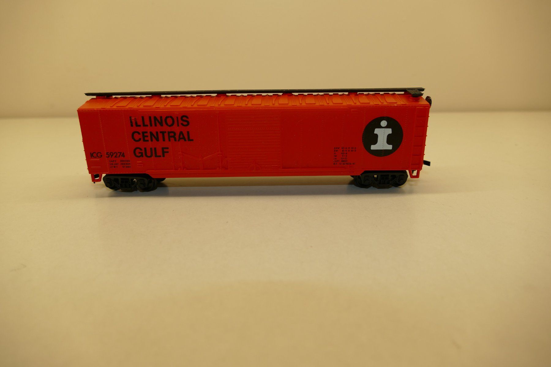 IHC Modellini di ferrovie: IHC H0: US Box Car Illinois Central Gulf – Nuovo e nell'imballaggio originale da Niederhasli venduto da rail-duerst 1