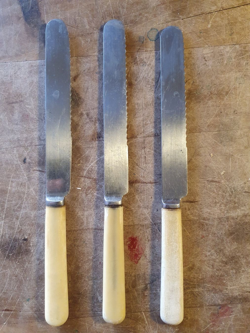 Set di piatti: 3 Stk Messer mit Elfenbeigriff Southern Chardson Shefflied – Usato da Zürich venduto da loosebone 1