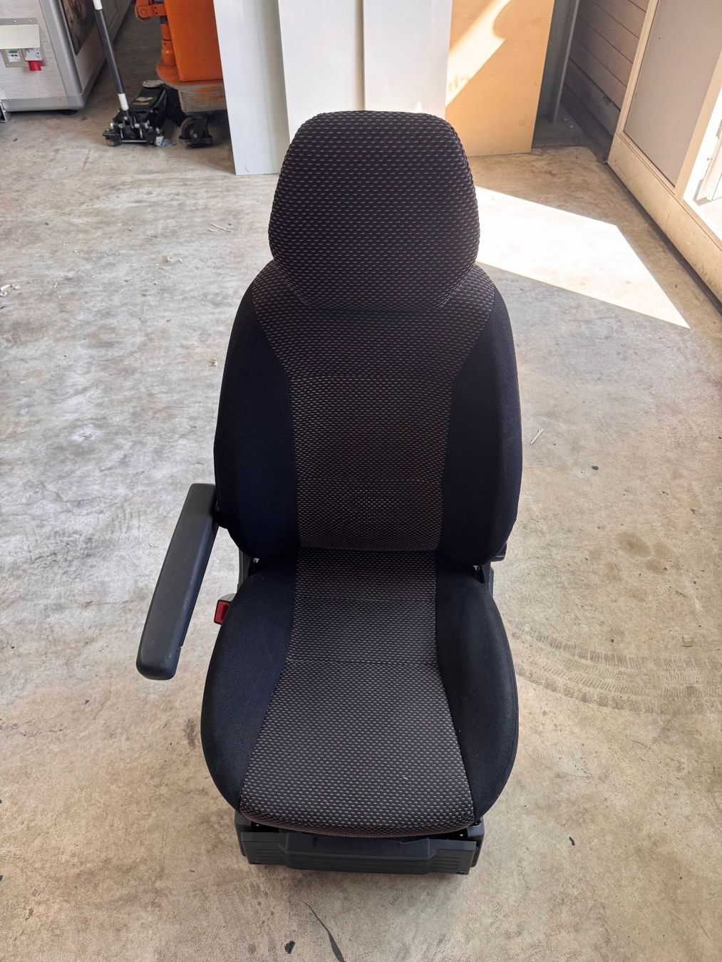 Fiat Tutti pezzi di ricambio auto: Fahrersitz zu Fiat Ducato – Usato da Stallikon venduto da FankyH