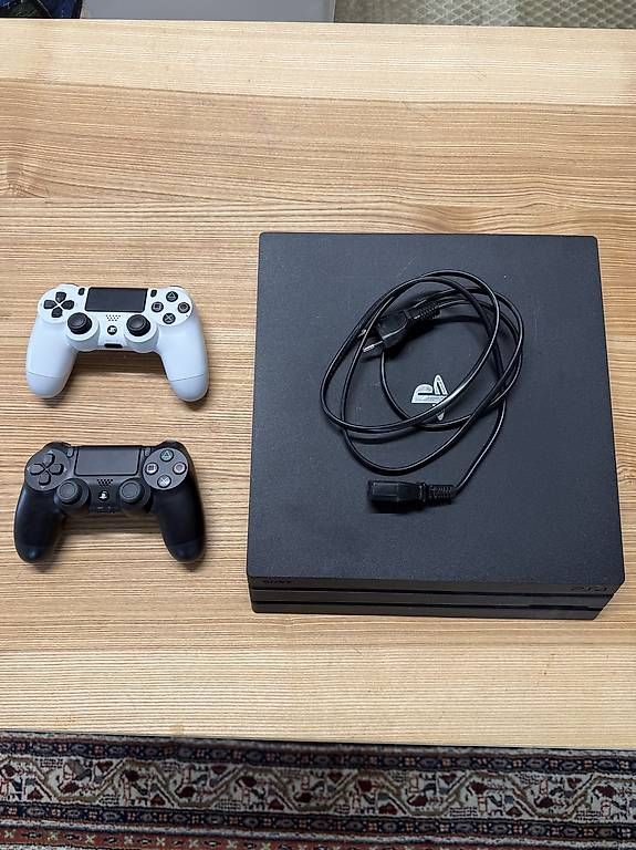 Sony Consoles: PS4 – D'occasion à Luzern par Horus95