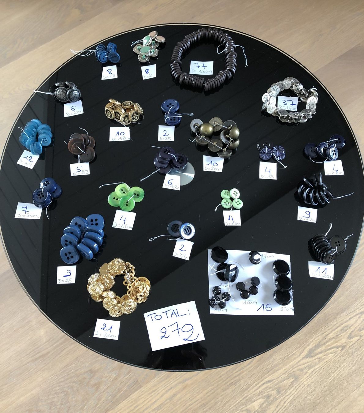 Knöpfe: Lot Vintage Knöpfe. Total 272 – Gebraucht aus Samstagern von TAAF 3