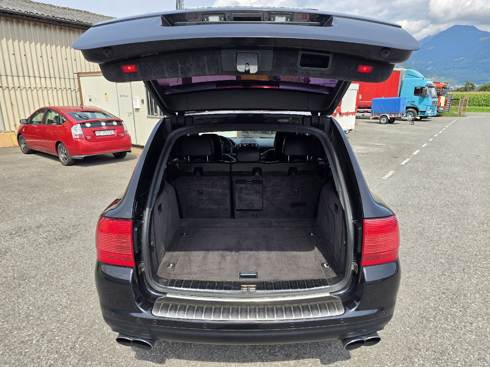 Porsche Automobili: Porsche Cayenne Turbo – Usato da Montreux venduto da PremerlServices 7