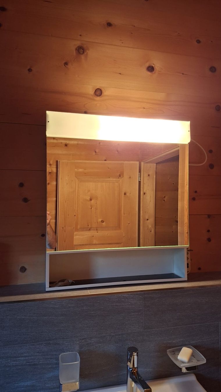 Armadietti a specchio: Spiegelschrank Bad mit Licht – Usato da Chur venduto da Kalafi