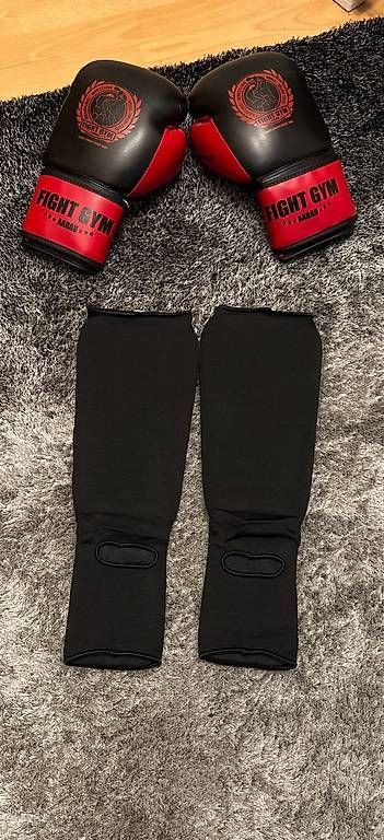Guanti & manicotti: Boxhandschuhe inkl. Schienbeinschoner – Nuovo (secondo la descrizione) da Ermenswil venduto da jessica288 1