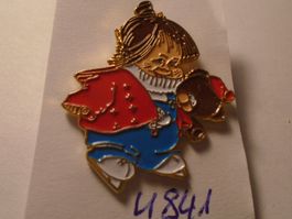 1 Niedlicher Pin Kind mit Teddybär (U841)