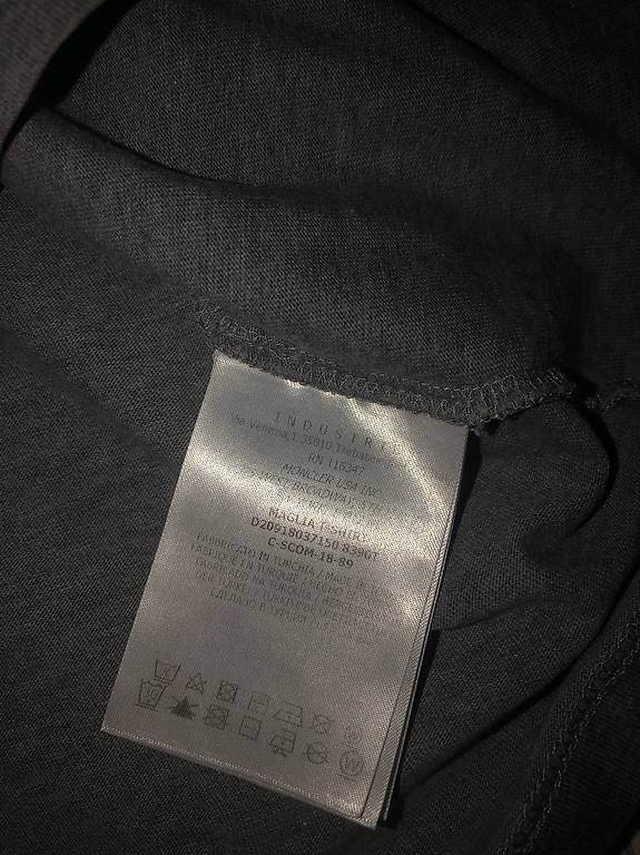 T-shirt: Moncler T-Shirt – Usato da Wegenstetten venduto da secondhand.jpg 3
