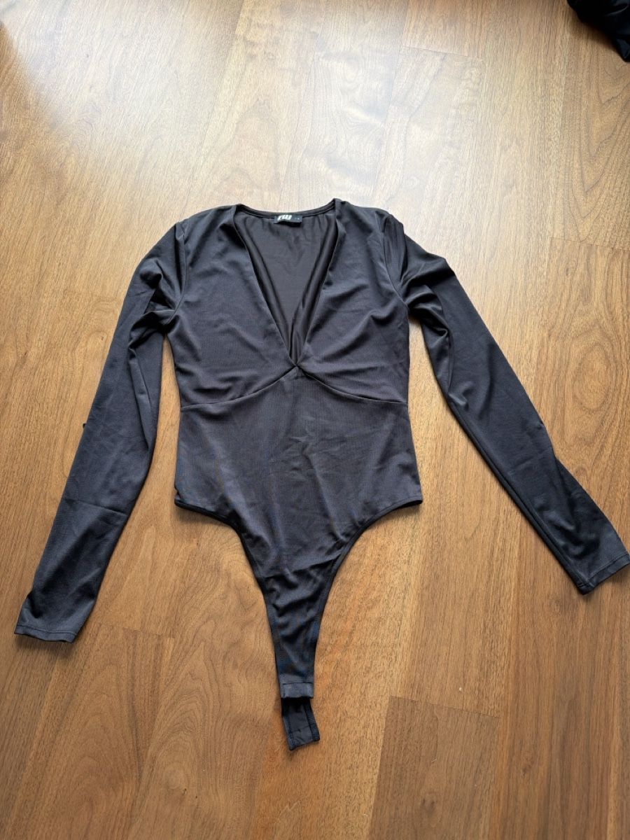 Top: Schwarzer Langarm Bodysuit Gr. M  neu – Nuovo (secondo la descrizione) da Weggis venduto da Doris