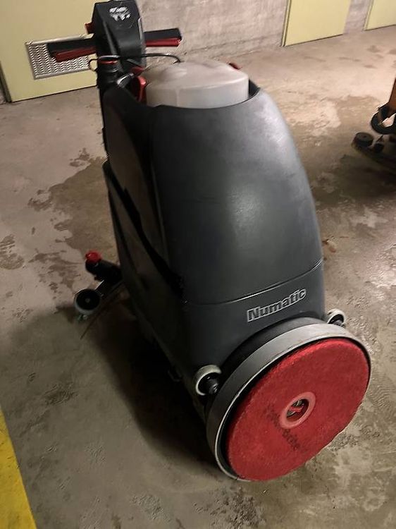 Autolaveuse Numatic Quasi Neuve - Très Peu Servie, état Impeccable, Fonctionnement Parfait