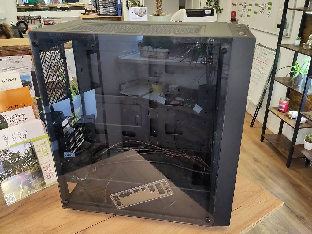 Custodie: PC case (Gehäuse) per gamer – Usato da Novaggio venduto da GreenWebSolutions 1
