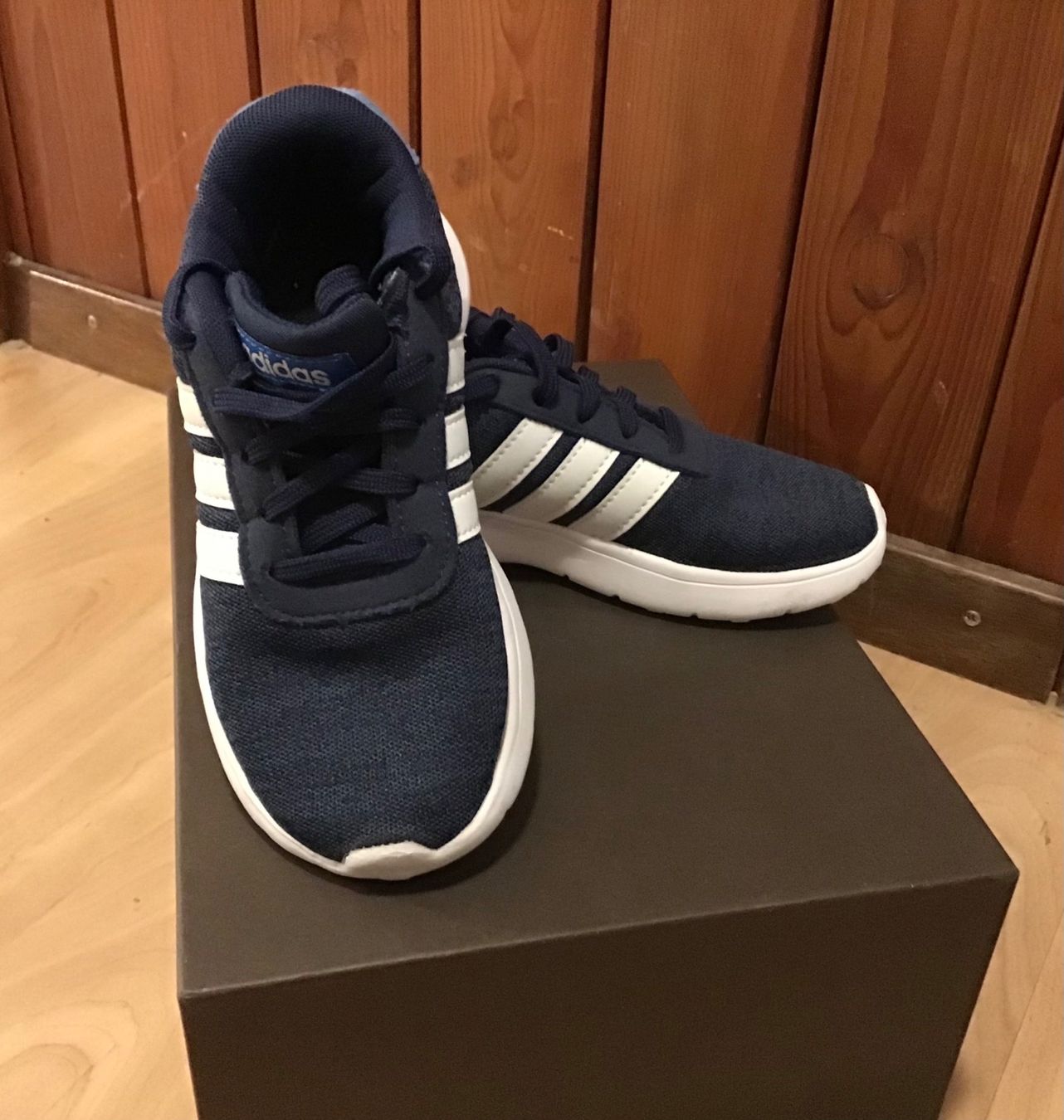 Adidas Scarpe per ragazzi: Adidas Turnschuhe Gr.29 – Usato da Rotkreuz venduto da GerberaSpider08