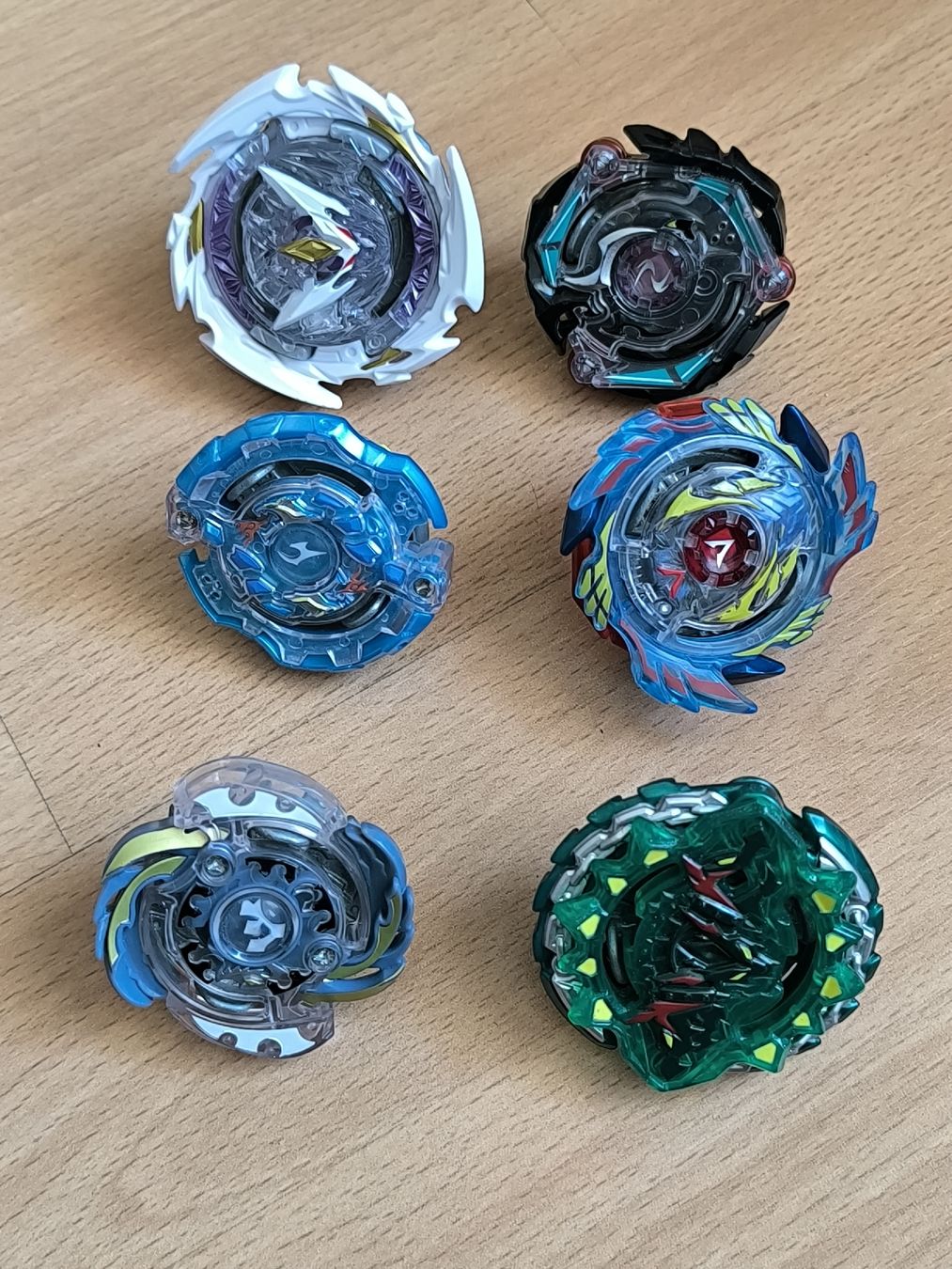 Giocattoli: 6 Beyblade plus Arena – Usato da Oberdiessbach venduto da Zwerg82 1