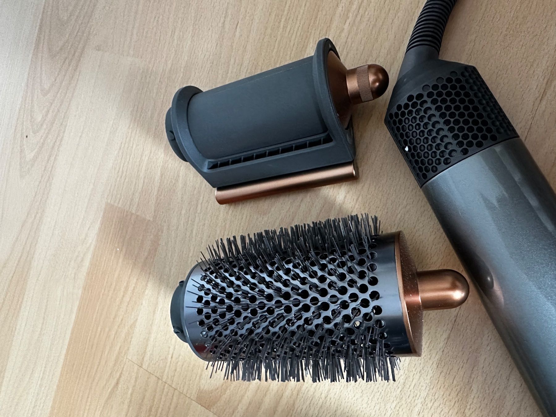 Dyson Sèche-cheveux: Dyson Airwrap Complete Long Diffuse – Neuf (Voir description) à Bendern par konyali 4