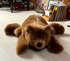 Seppetoni Riesenbär Steiff sucht neues Daheim