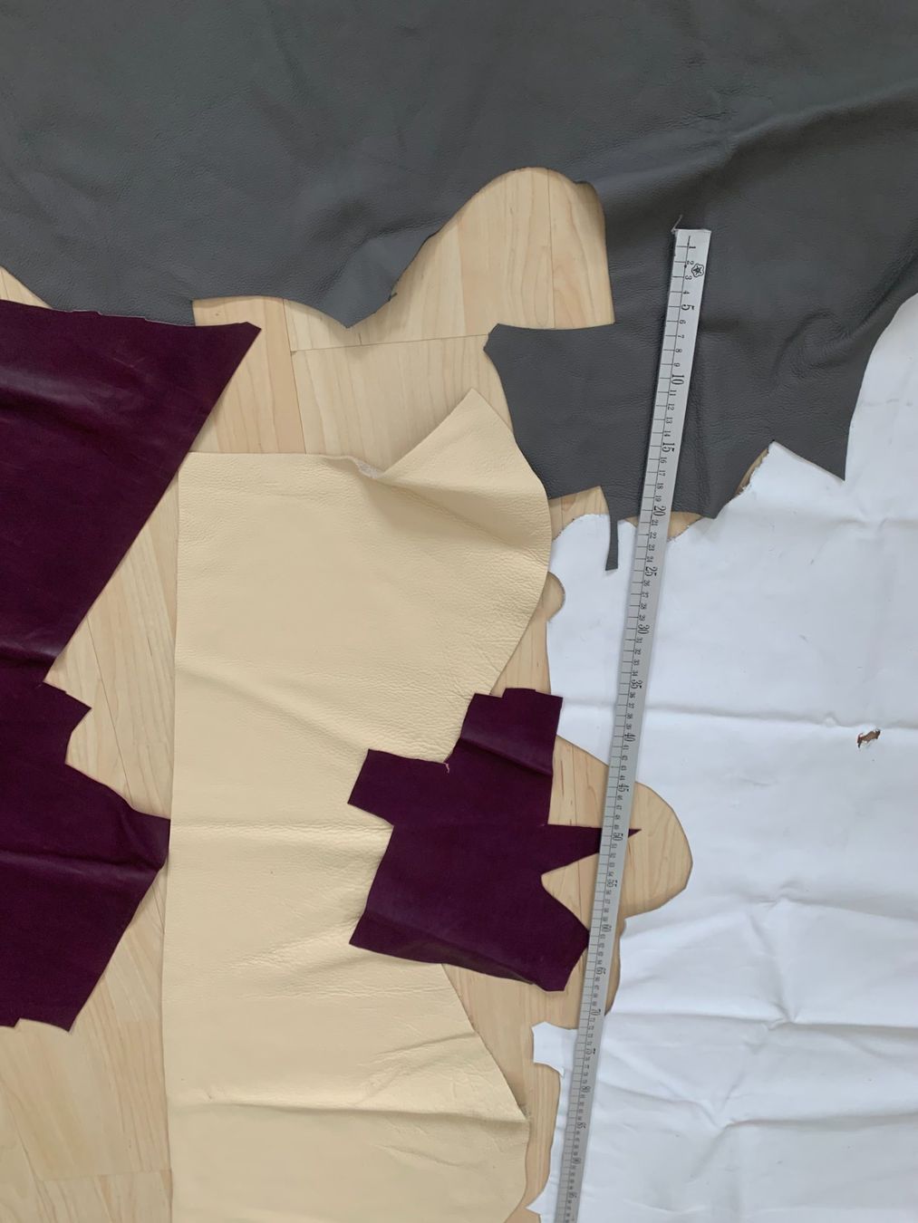 Tessuti: Leder / Lederreste / Paket – Usato da Worb venduto da farben20zauber 1