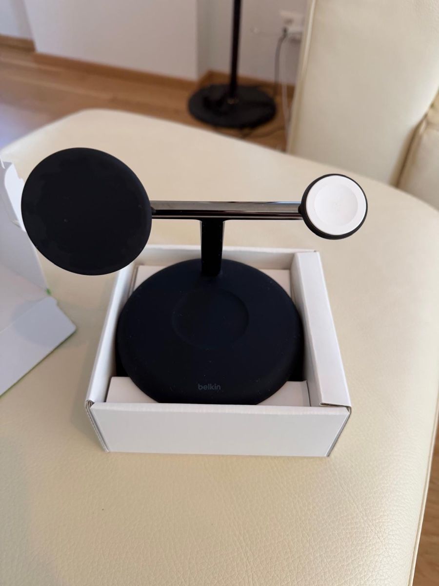 Belkin Caricabatterie: Base de charge pour iPhone  – Usato da Chêne-Bougeries venduto da adzg