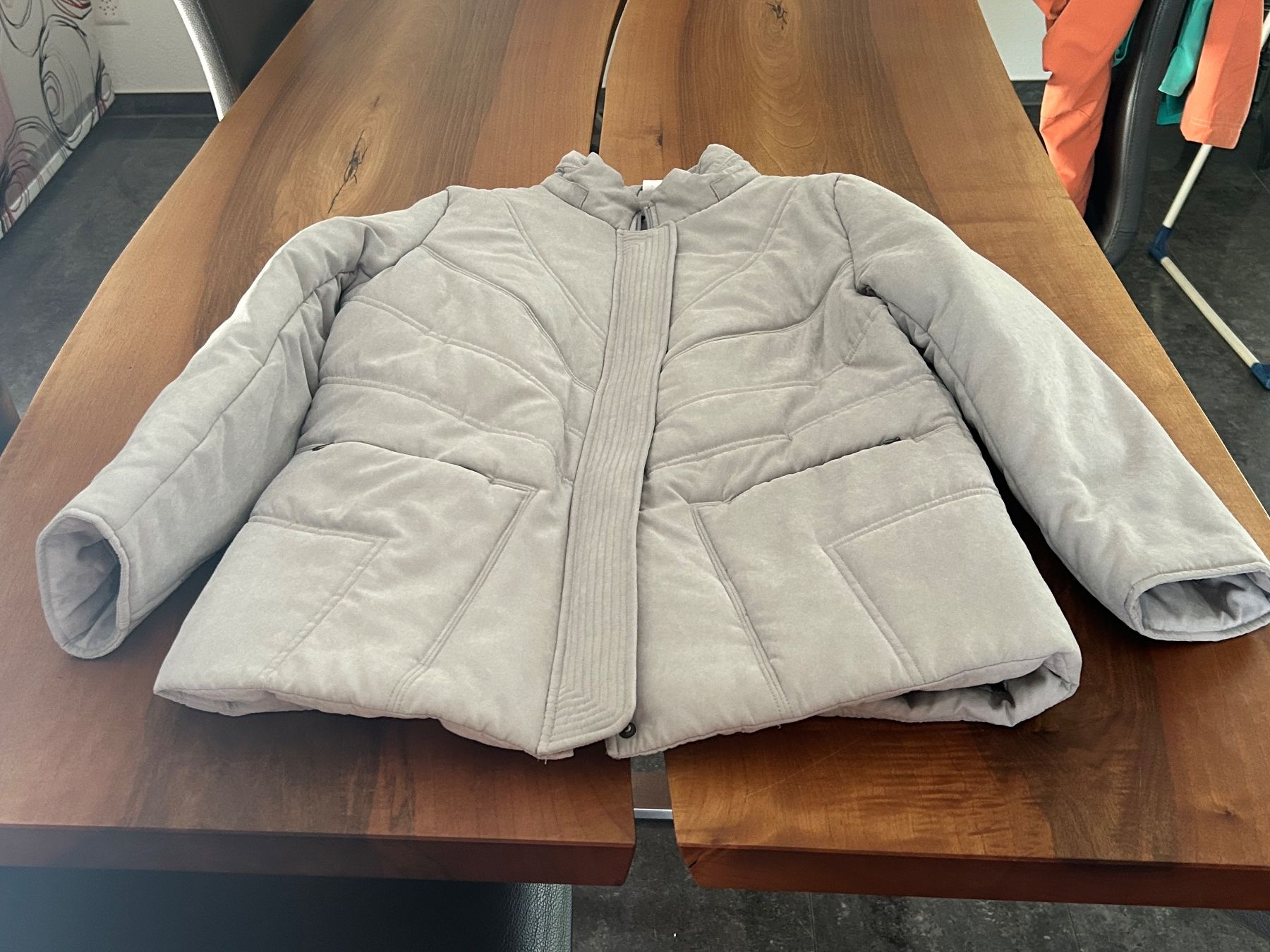 Giacche: Neue warme Jacke grau Grösse 40 – Nuovo (secondo la descrizione) da Schötz venduto da chousan