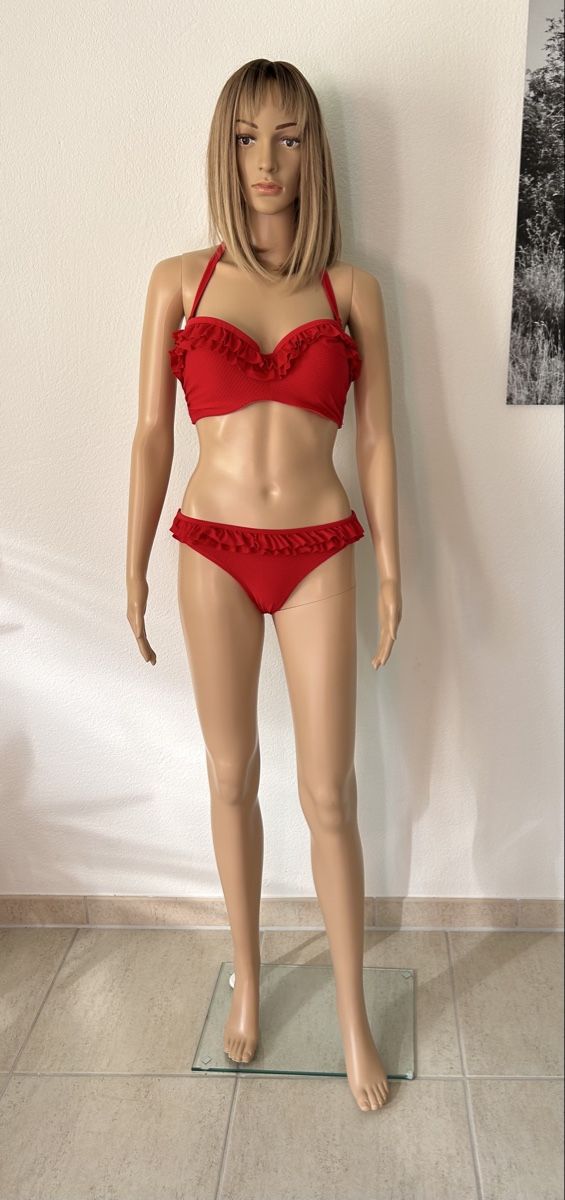 Costumi da bagno & Bikini: Stunning Red Ruffle Bikini - Perfect for Summer Days! – Usato da Saland venduto da ele_vc96 1